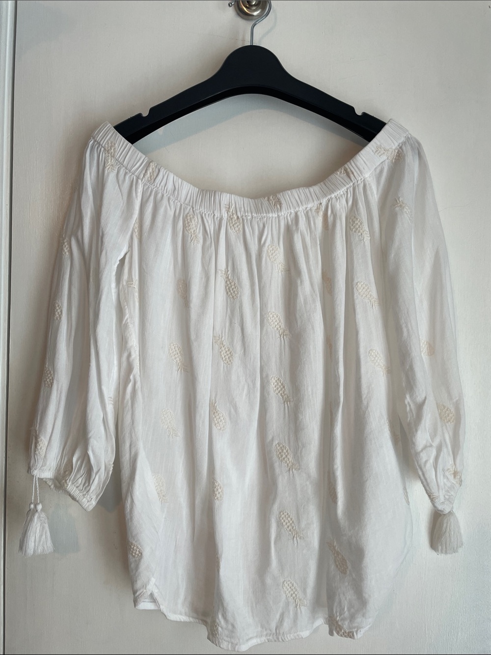 Old Navy White Off-Shoulder Embroidered Peasant Top XS